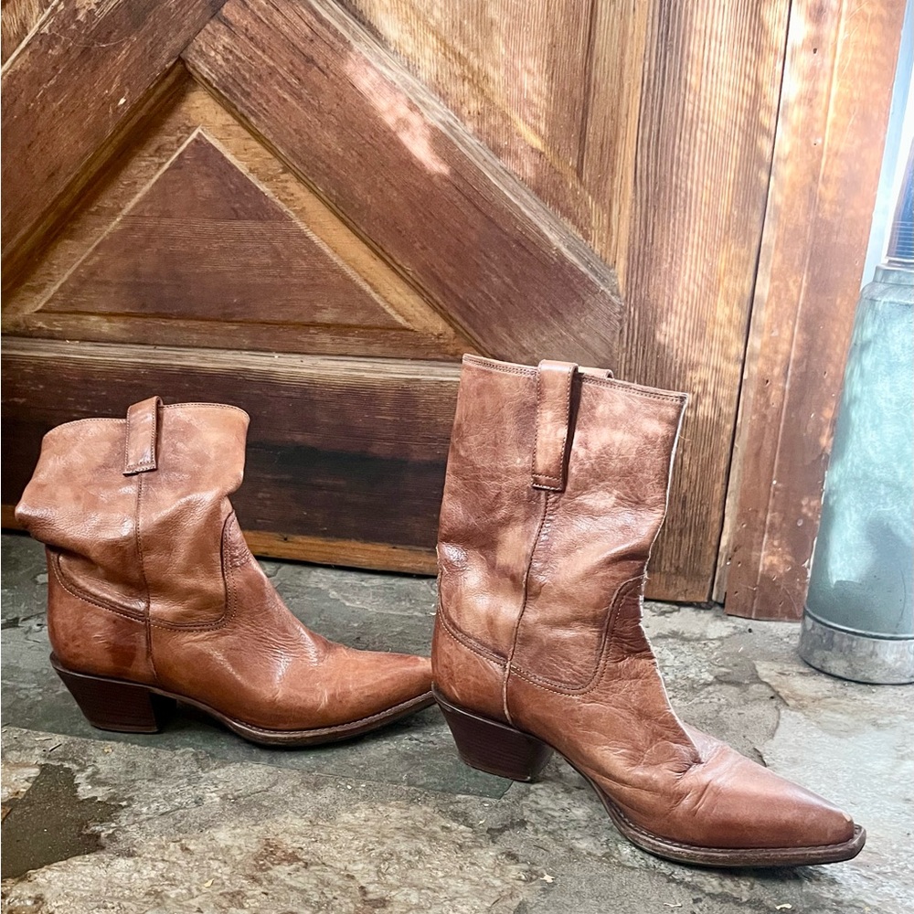 Classic Brown Leather Western Boots - Women